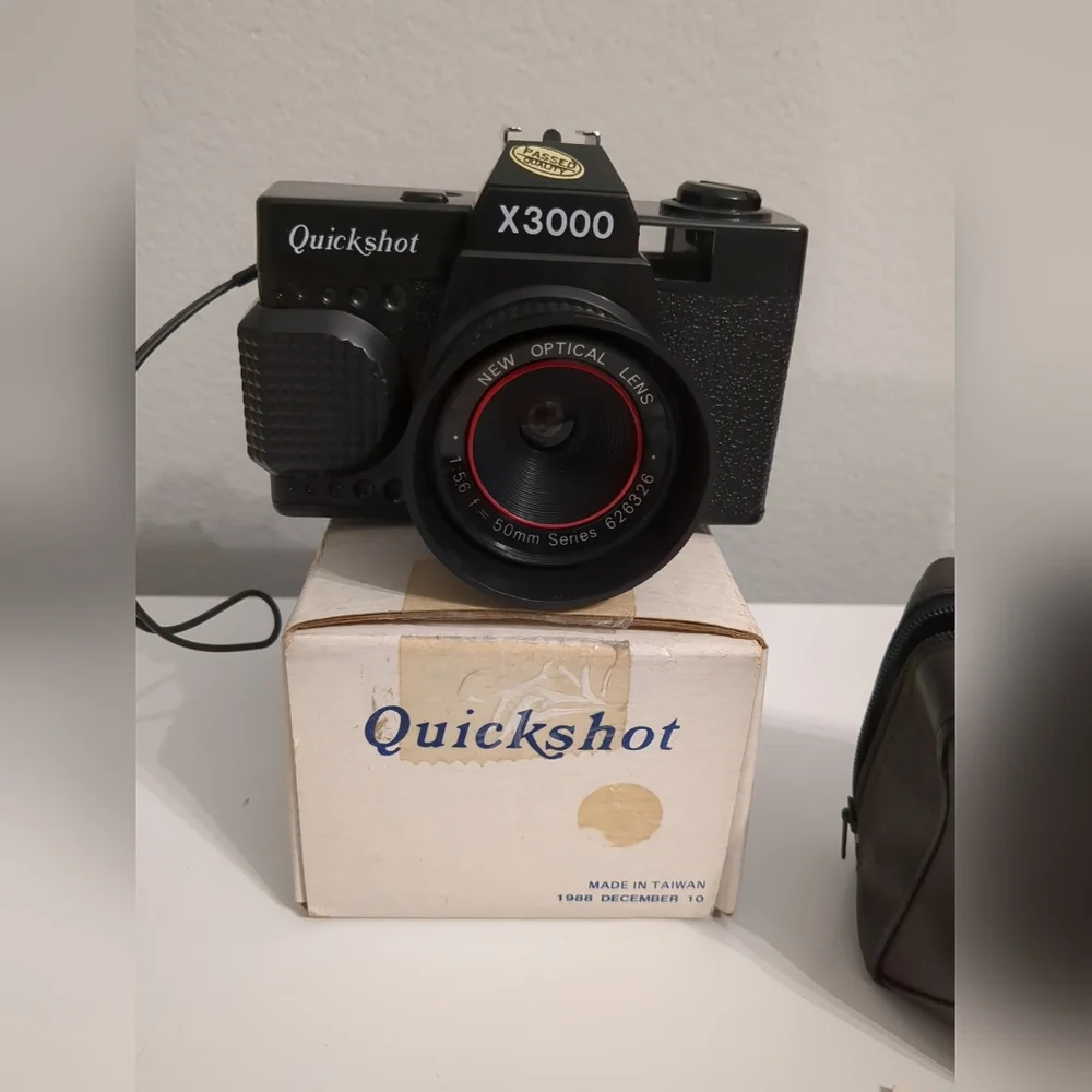 Quickshot X3000 35mm Compact Camera with Case, Instructions & Box